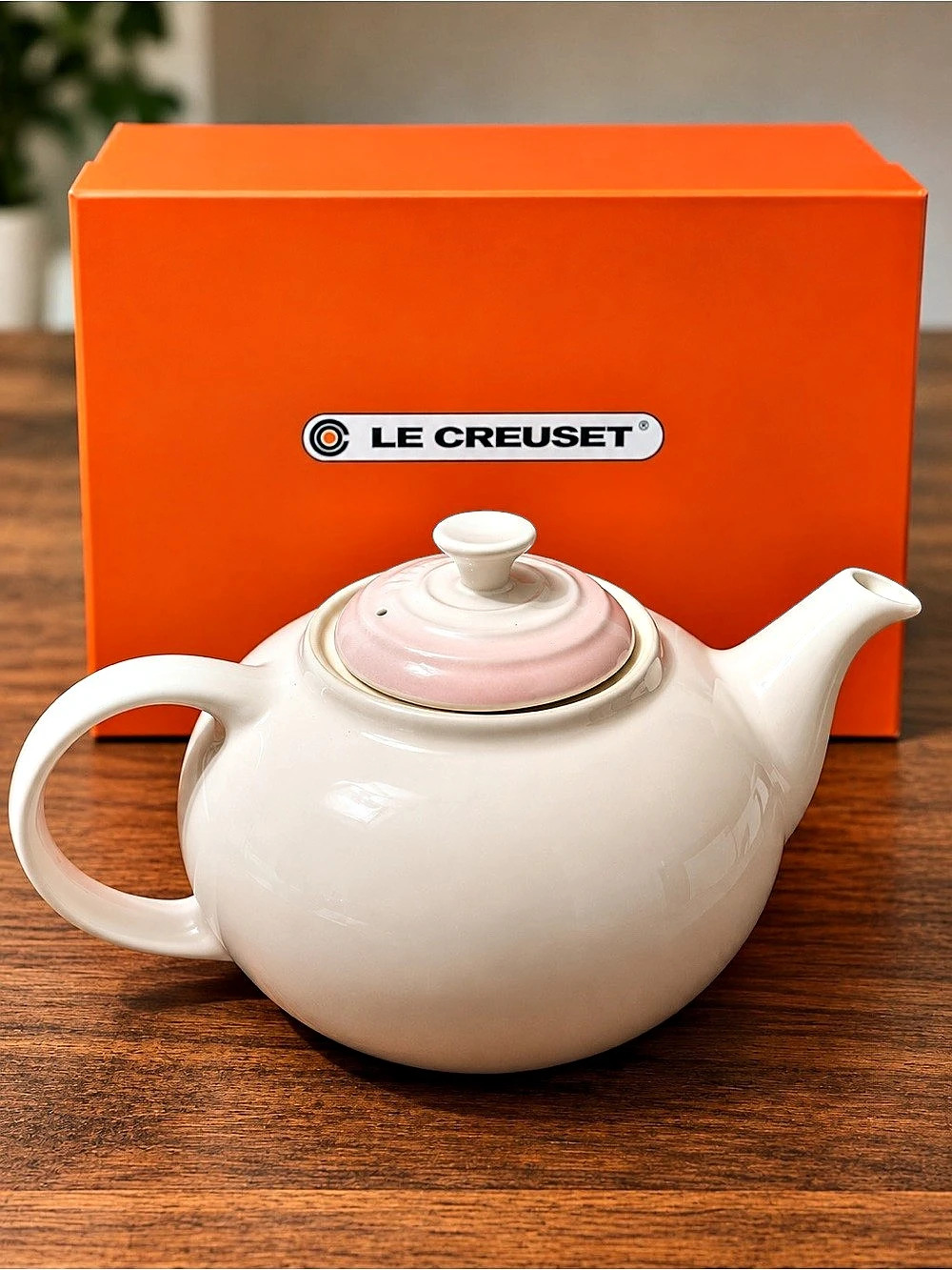 Le Creuset Teapot Shell Pink 1.3L Pink & White